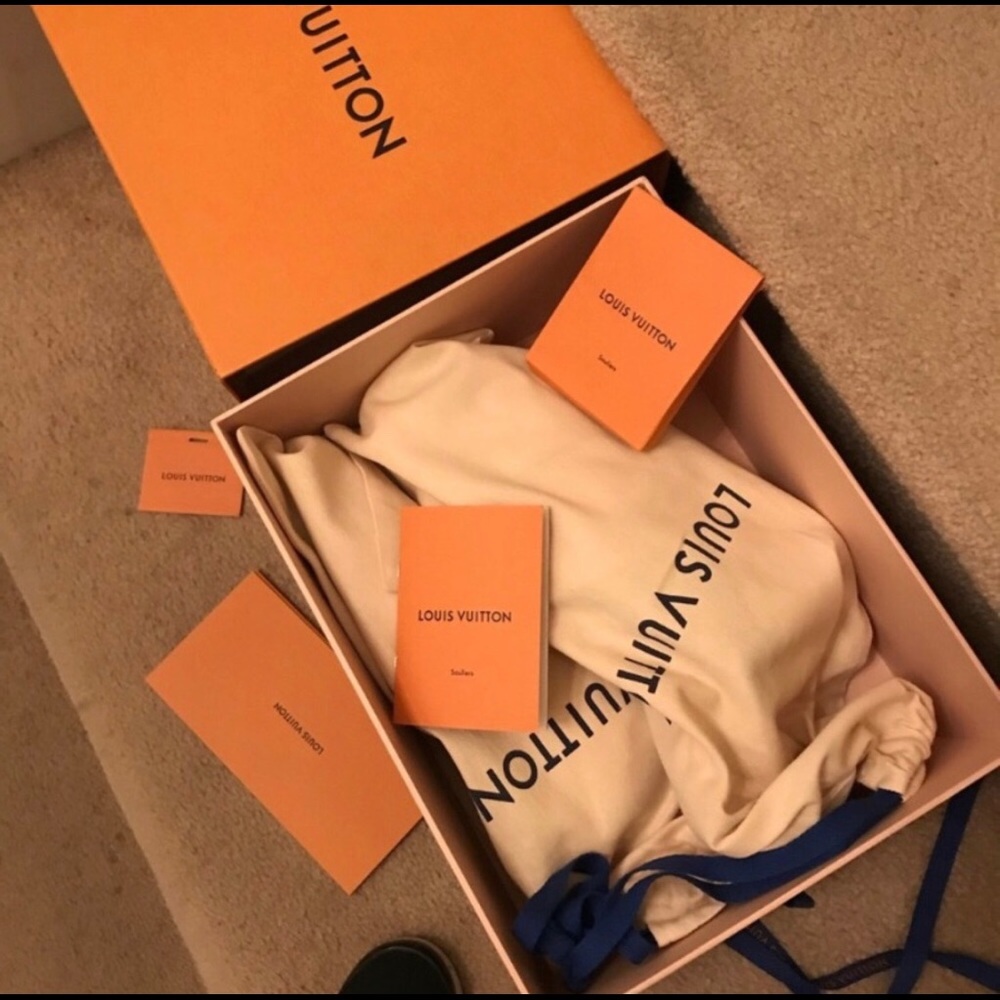 Louis Vuitton Runaway Sneaker - Picture 2 of 5